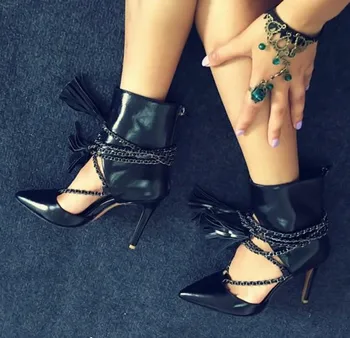 2017 m. Pavasarį naujas juodos odos pažymėjo tne cut-out batai 10CM ploni kulniukai metalinės grandinės kutai moteris bateliai trumpi batai