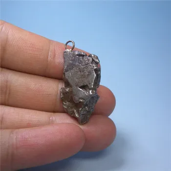 Argentinos natūralaus akmens geležies meteoritas pakabukas originali nežemiškos juoda nikelio-geležies meteoritas mineralinių kristalų egzemplioriai