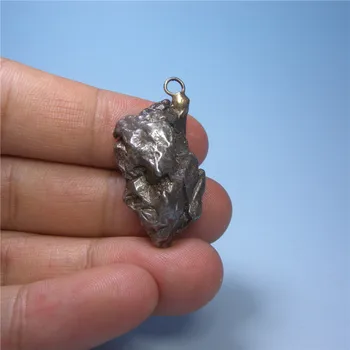 Argentinos natūralaus akmens geležies meteoritas pakabukas originali nežemiškos juoda nikelio-geležies meteoritas mineralinių kristalų egzemplioriai