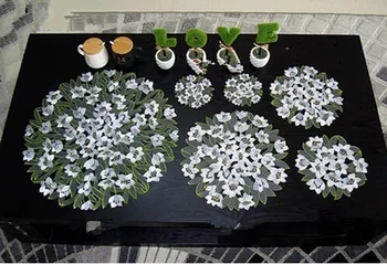 Europos sodą, pilną audinio, siuvinėjimo darbas pavasarį orchidėja, siuvinėta staltiesė padengti rankšluosčiai padėkliukai