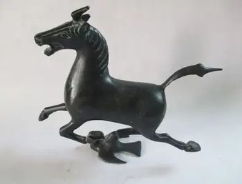Ištobulinta Senovės Kinų bronzinė statula - arklys lipant ant kregždė