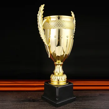 Karšto pardavimo Futbolo trofėjus didmeninė plastiko krepšinio trofėjus medalis sporto trofėjai