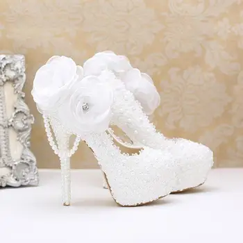 Koovan Vestuvių Batai 2017 mados white pearl nėriniai gėlės aukšto kulno Moterų batai, vestuviniai bateliai Moterims vestuvių batai Moterims siurbliai