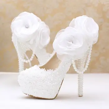 Koovan Vestuvių Batai 2017 mados white pearl nėriniai gėlės aukšto kulno Moterų batai, vestuviniai bateliai Moterims vestuvių batai Moterims siurbliai