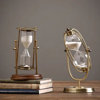 Šiaurės paprasta retro metalo sukasi smėlio laikrodis prabangių senovinių sandglass kūrybos smėlio laikrodis namų dekoro baldų ornamentu